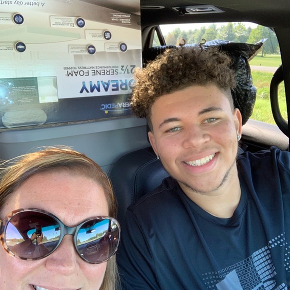 Meet your Posher, Aurora - Picture 2 of 2